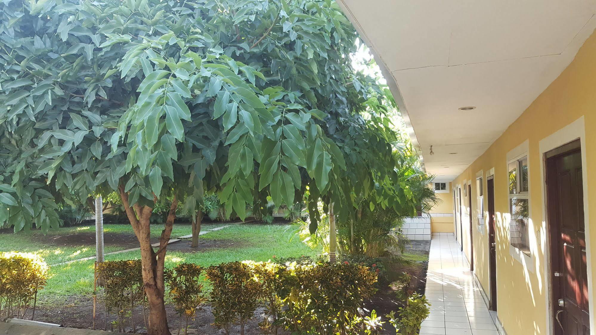 Hotel La Arboleda Managua Exterior photo