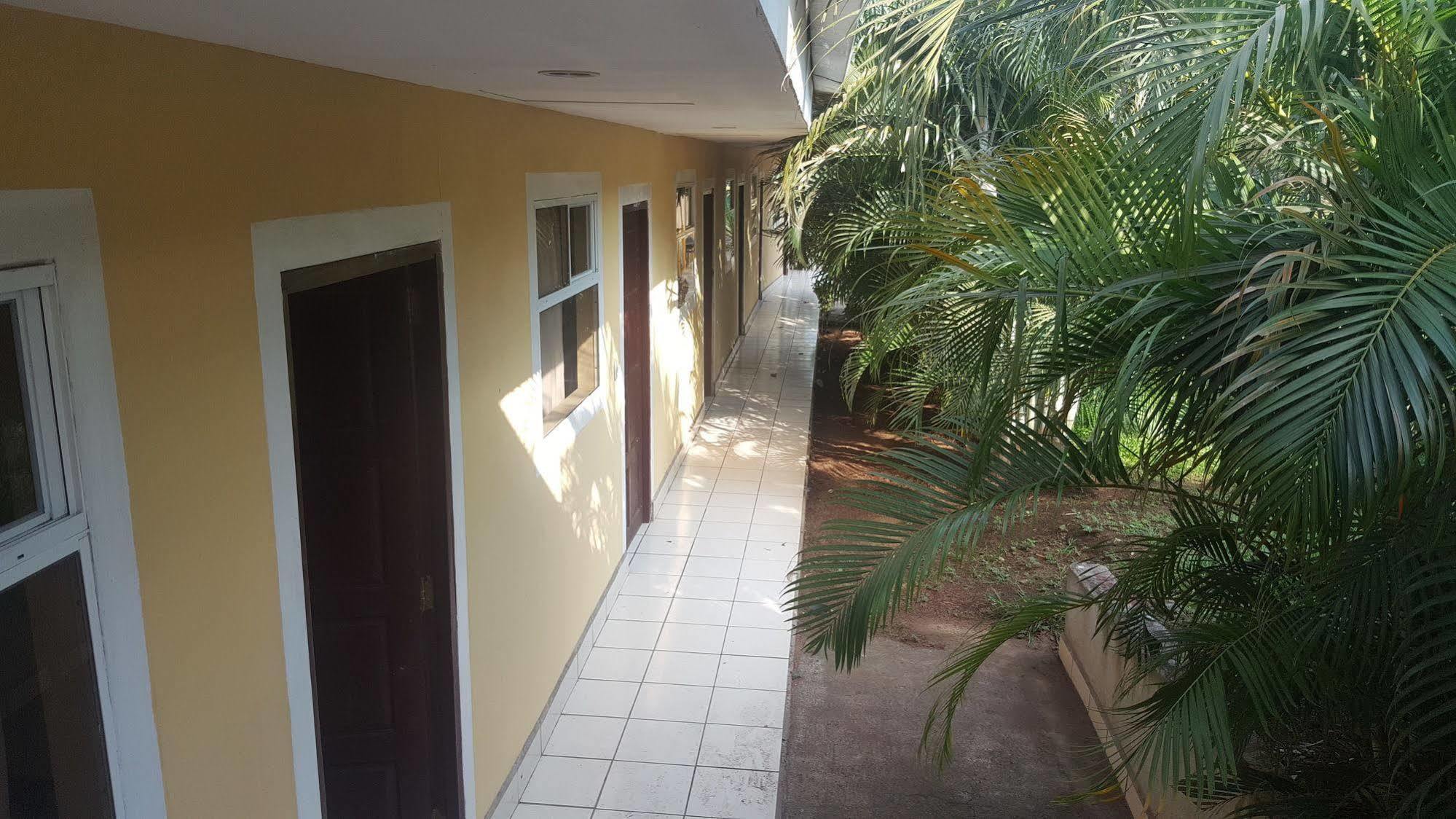 Hotel La Arboleda Managua Exterior photo