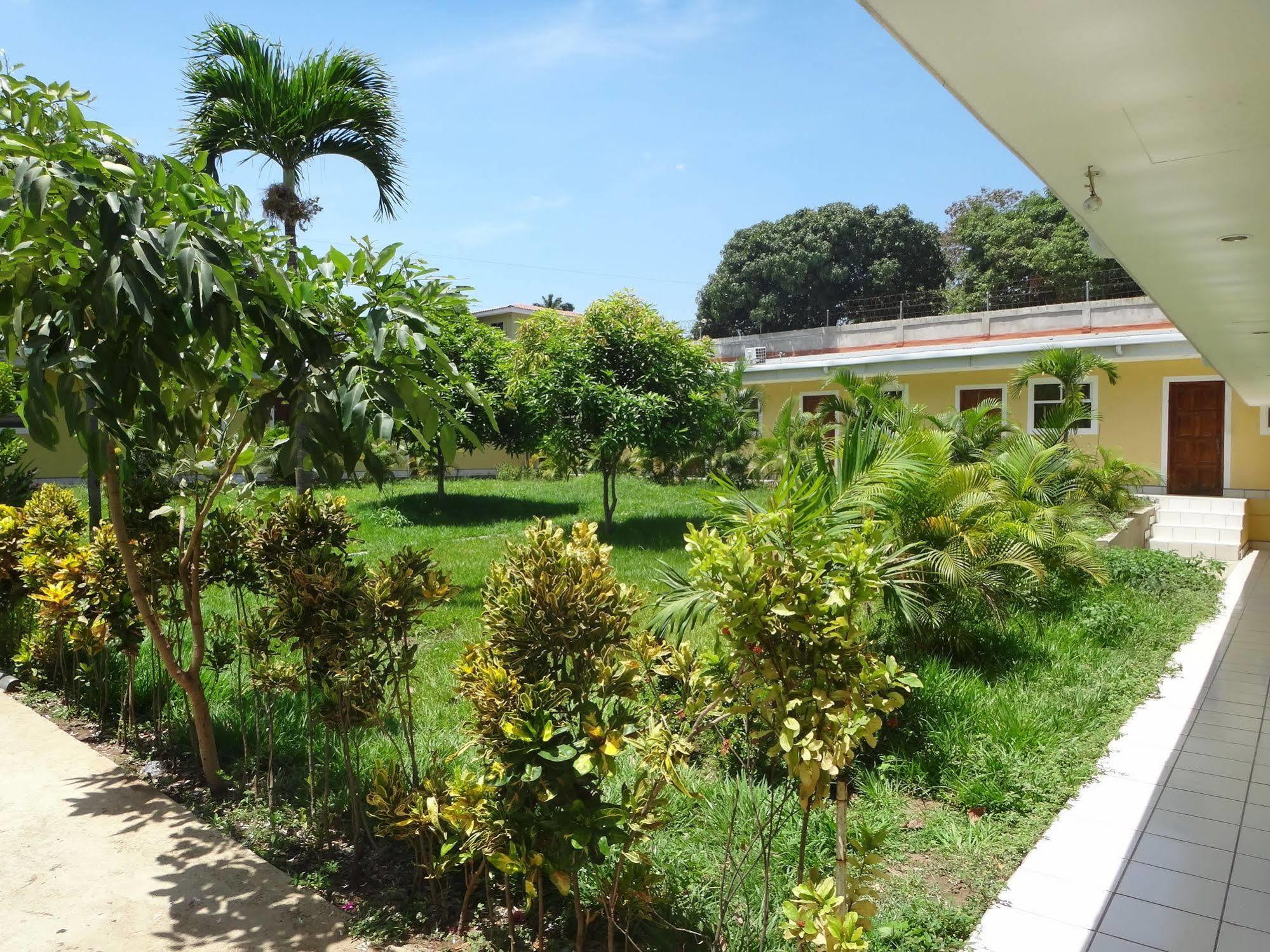 Hotel La Arboleda Managua Exterior photo